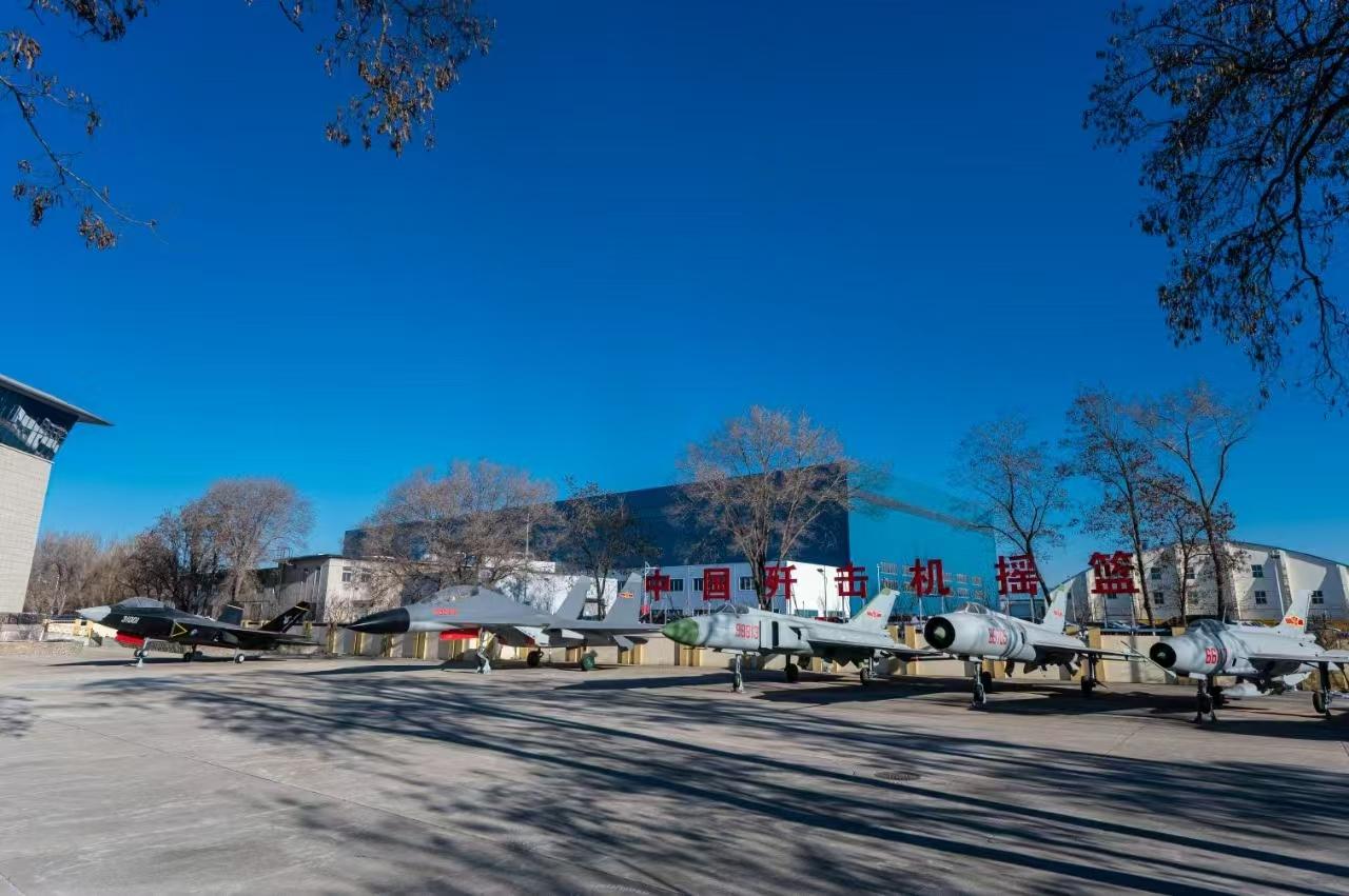 真机静态展示区.jpg