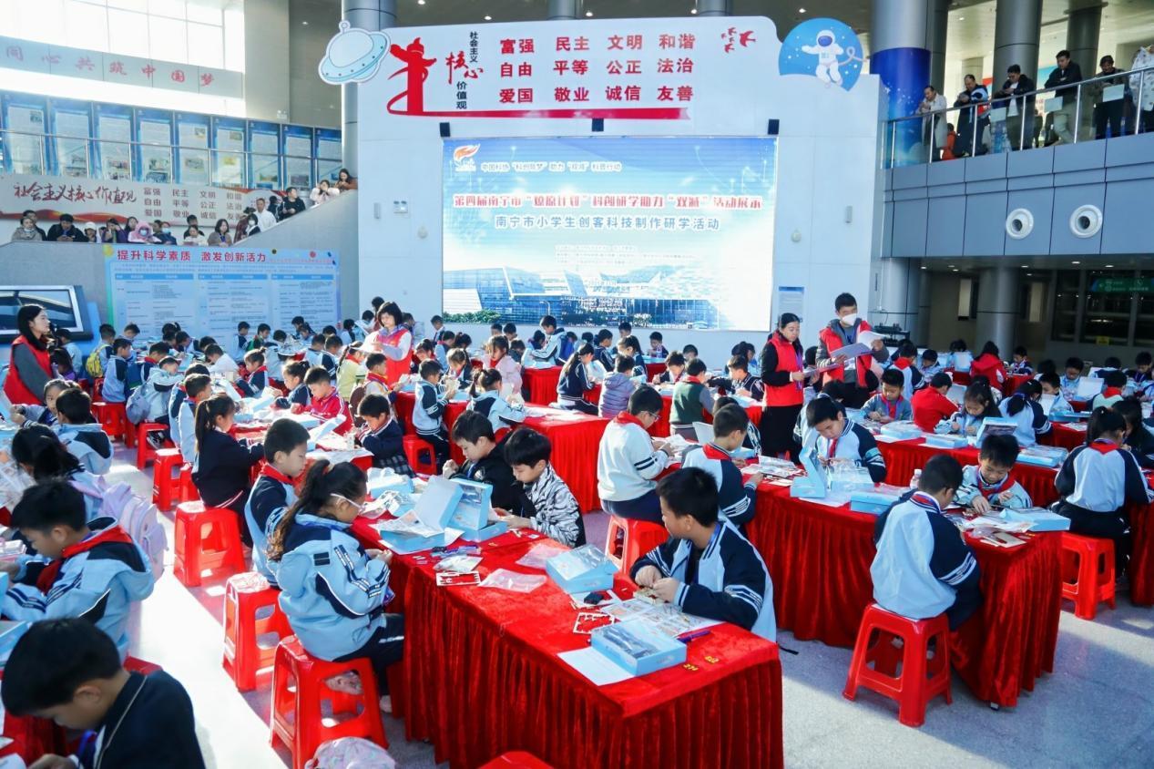 ĽԭƻƼ½ɹѧչʾٰ